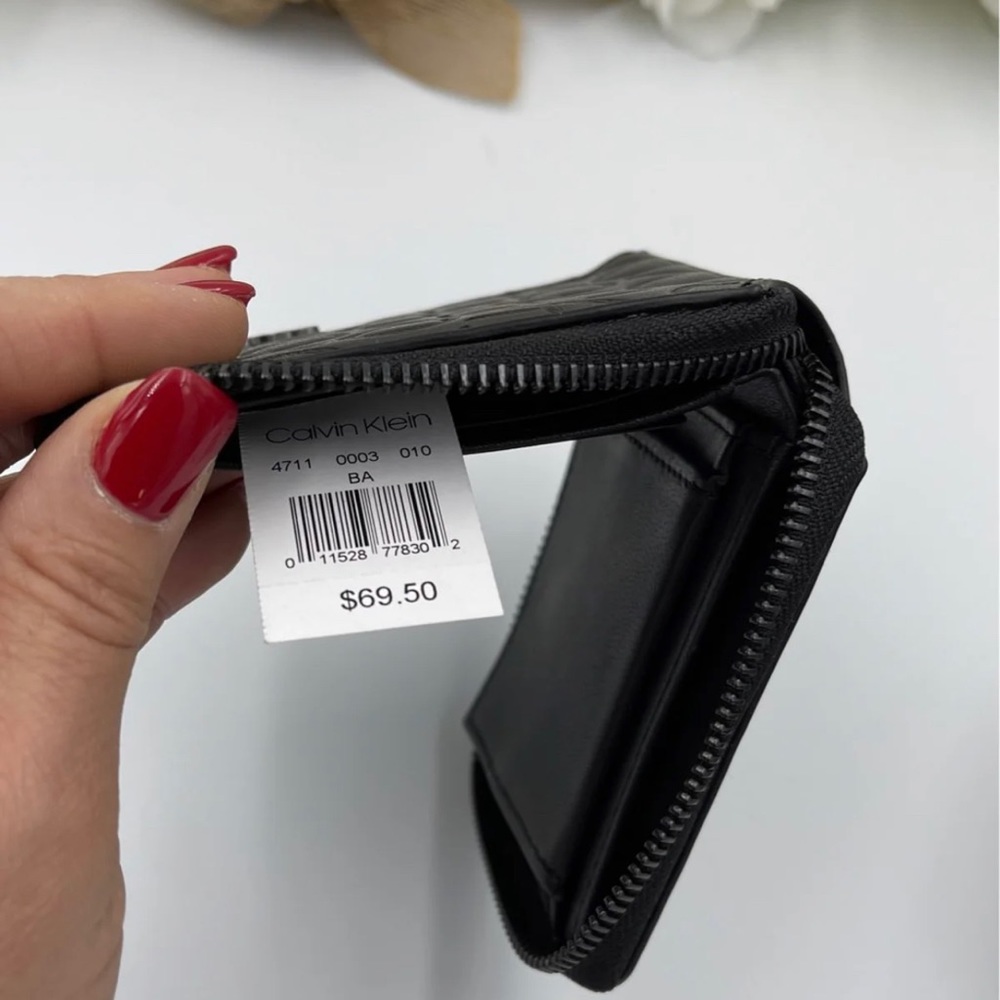 🥳SOLD🥳 NWT Calvin Klein small zippy wallet - Picture 5 of 7